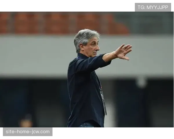 小克鲁伊夫正式报名竞聘国足主帅 将与内斯塔卡纳瓦罗同台角逐帅位